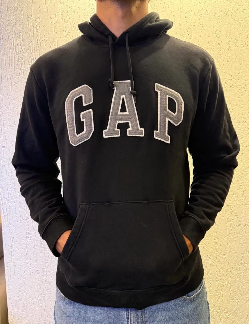 Moletom Gap preto clássico