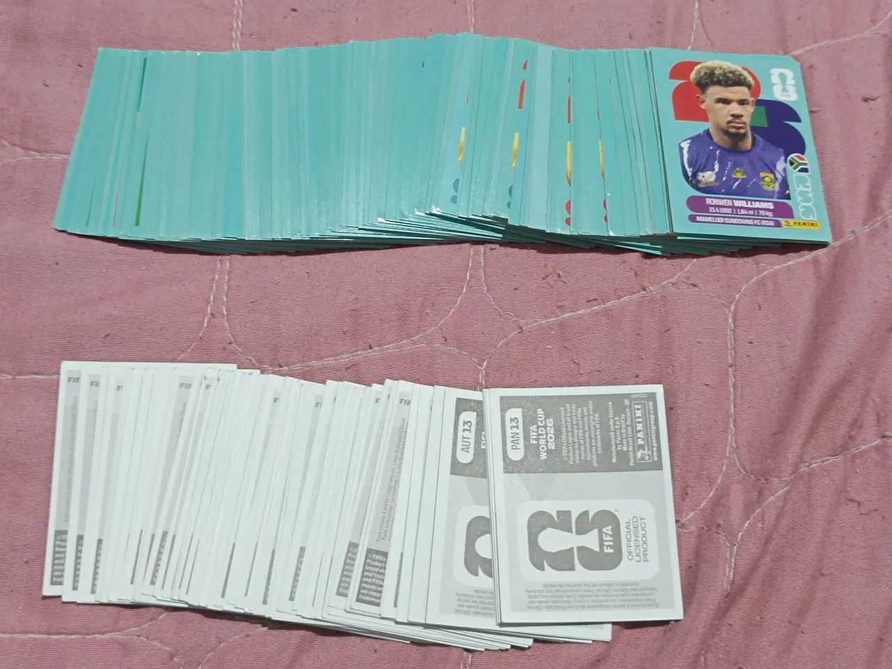 Lote figurinhas copa 2026 com repetições 