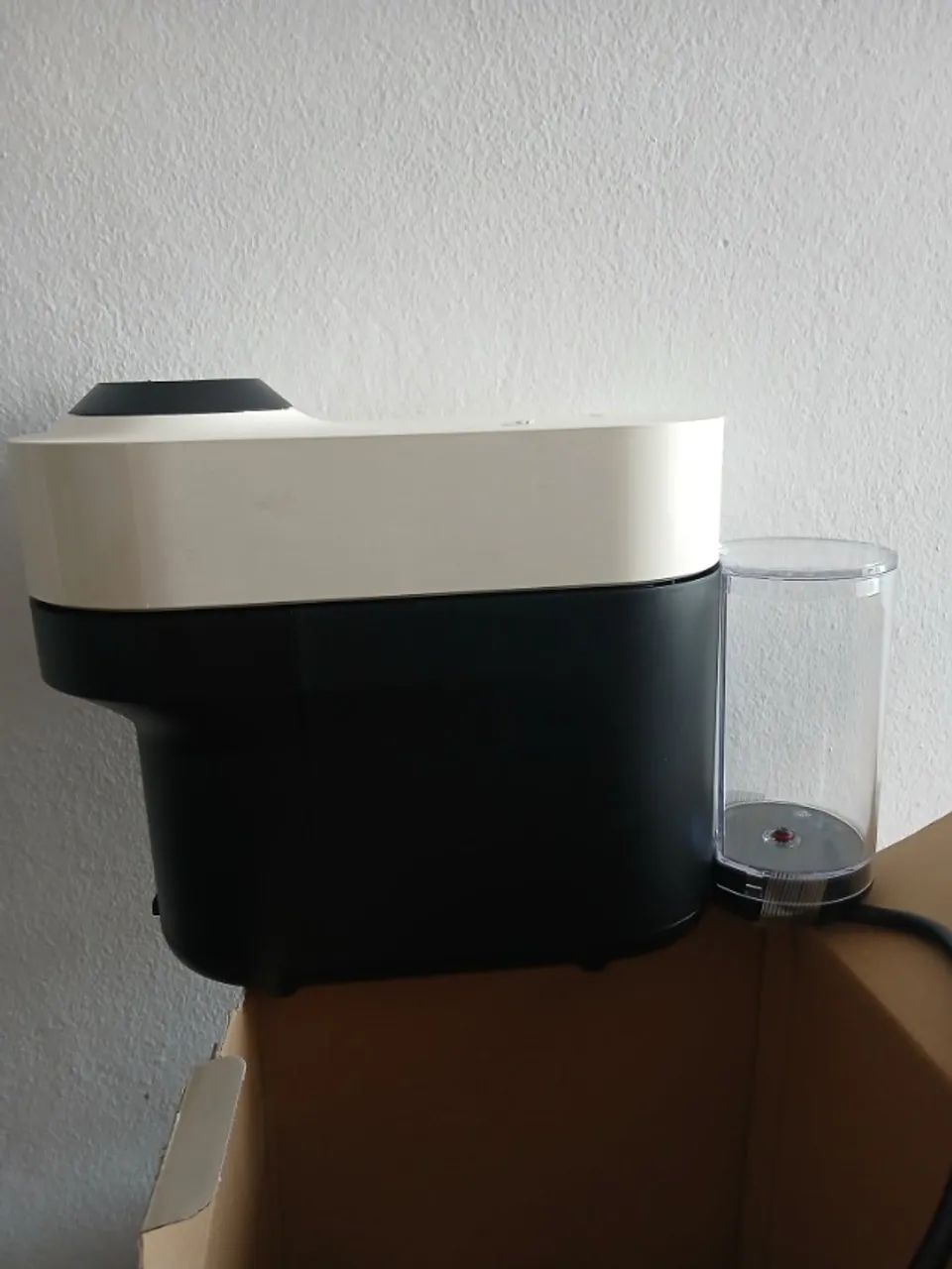 Máquina de café Nespresso NA CAIXA. NOVA.