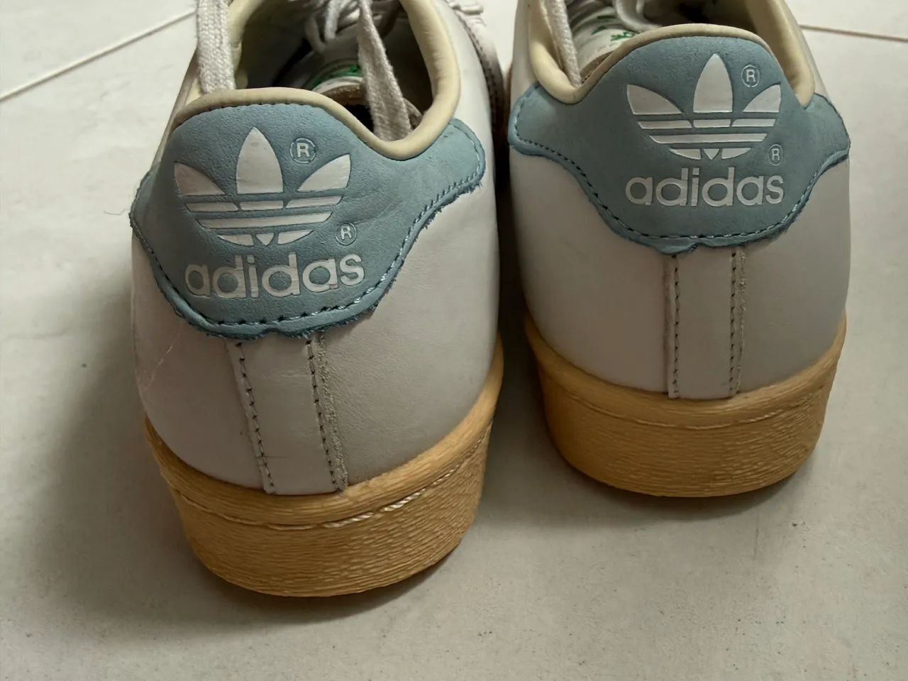 Adidas super star 40 branco rosa e azul  - Foto 3