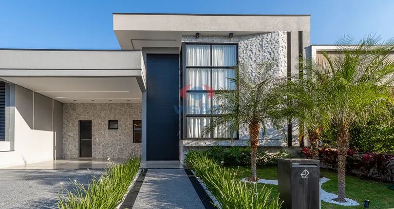 CASA MODERNA COM PISCINA E 3 SUÍTES NO DONA LUCILLA