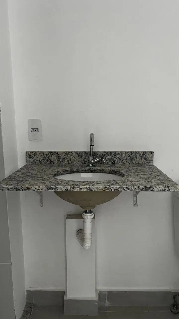 Bancada de Granito com Cuba e Torneira 80 cm