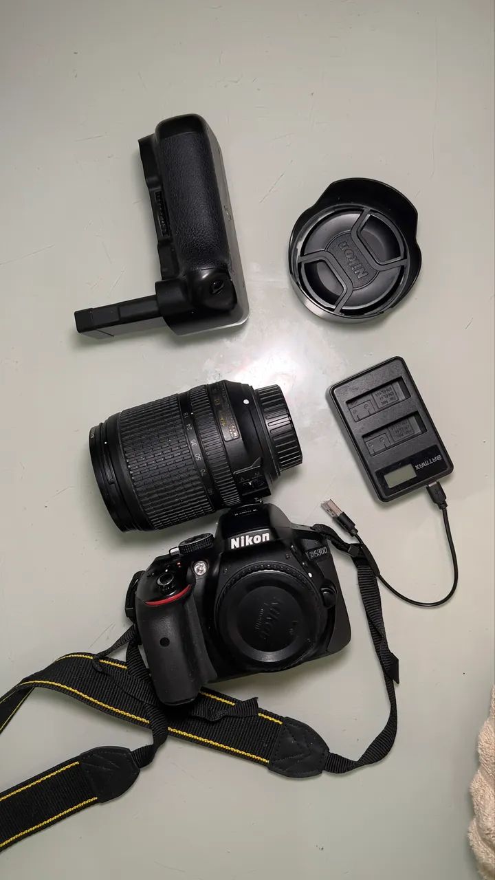 Câmera dslr NIKON d5300 com lente 18-140
