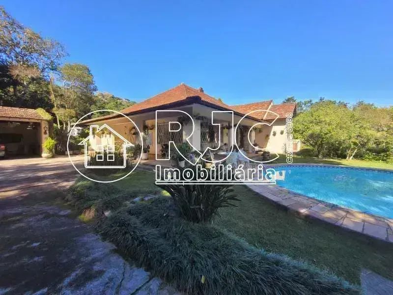 Belíssima casa em local bucólico - Foto 4
