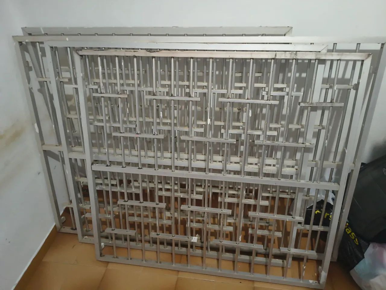 Vende-se 4 Grades de janela de alumínio. - Foto 2
