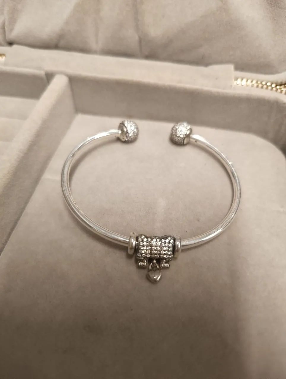 Bracelete com charm laço brilhante  - Foto 2