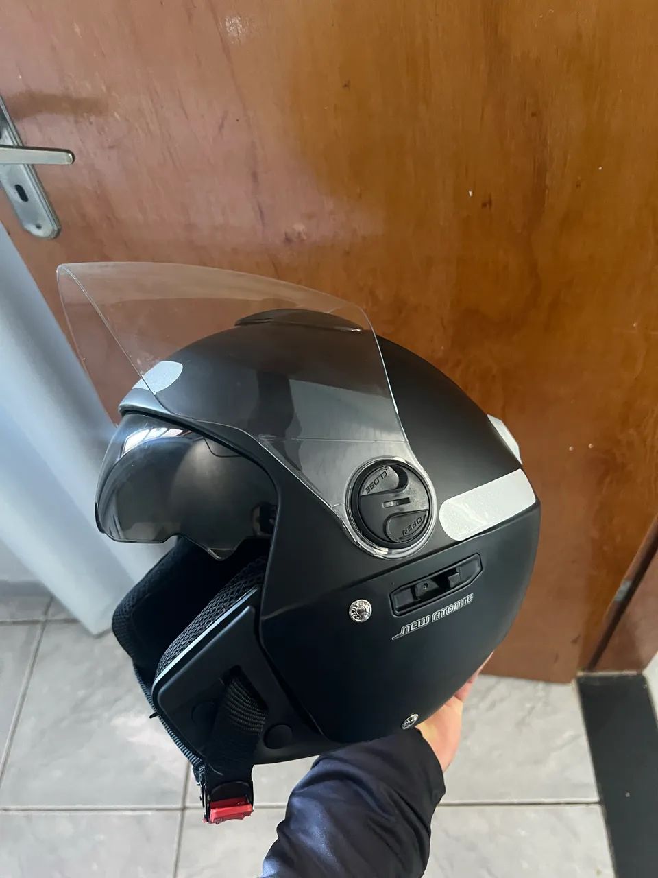 Capacete com óculos interno 