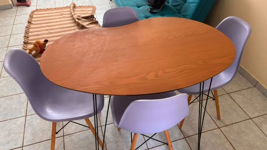Mesa de jantar com 4 cadeiras