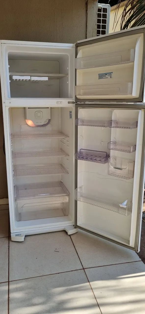 Vendo Geladeira Eletrolux Dc 49 - Foto 3