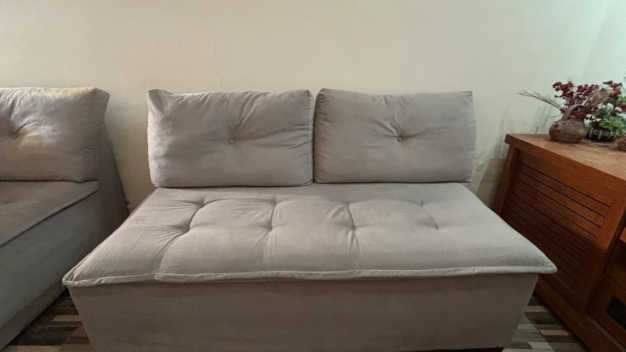 Sofá Retrátil e Reclinável Cinza com Costura em Capitonê - Confortável e Conservado - Foto 5