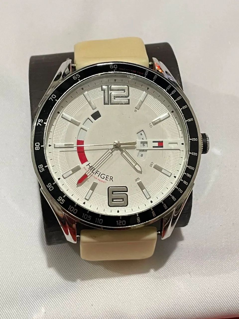 Vendo relógio tommy em perfeito estado