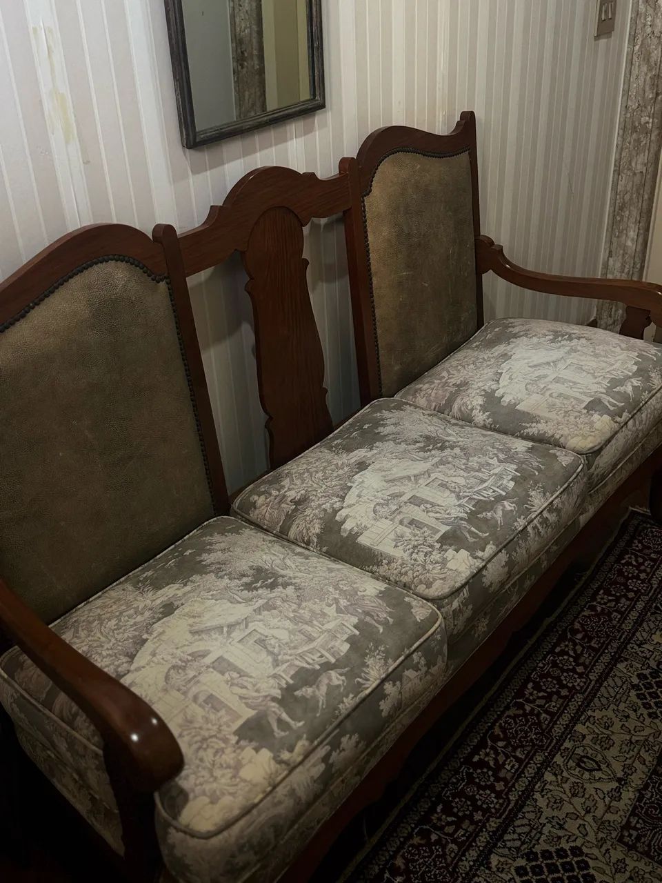 Sofá Alemão Clássico 3 Lugares em Madeira Maciça - Estilo Colonial - Foto 3
