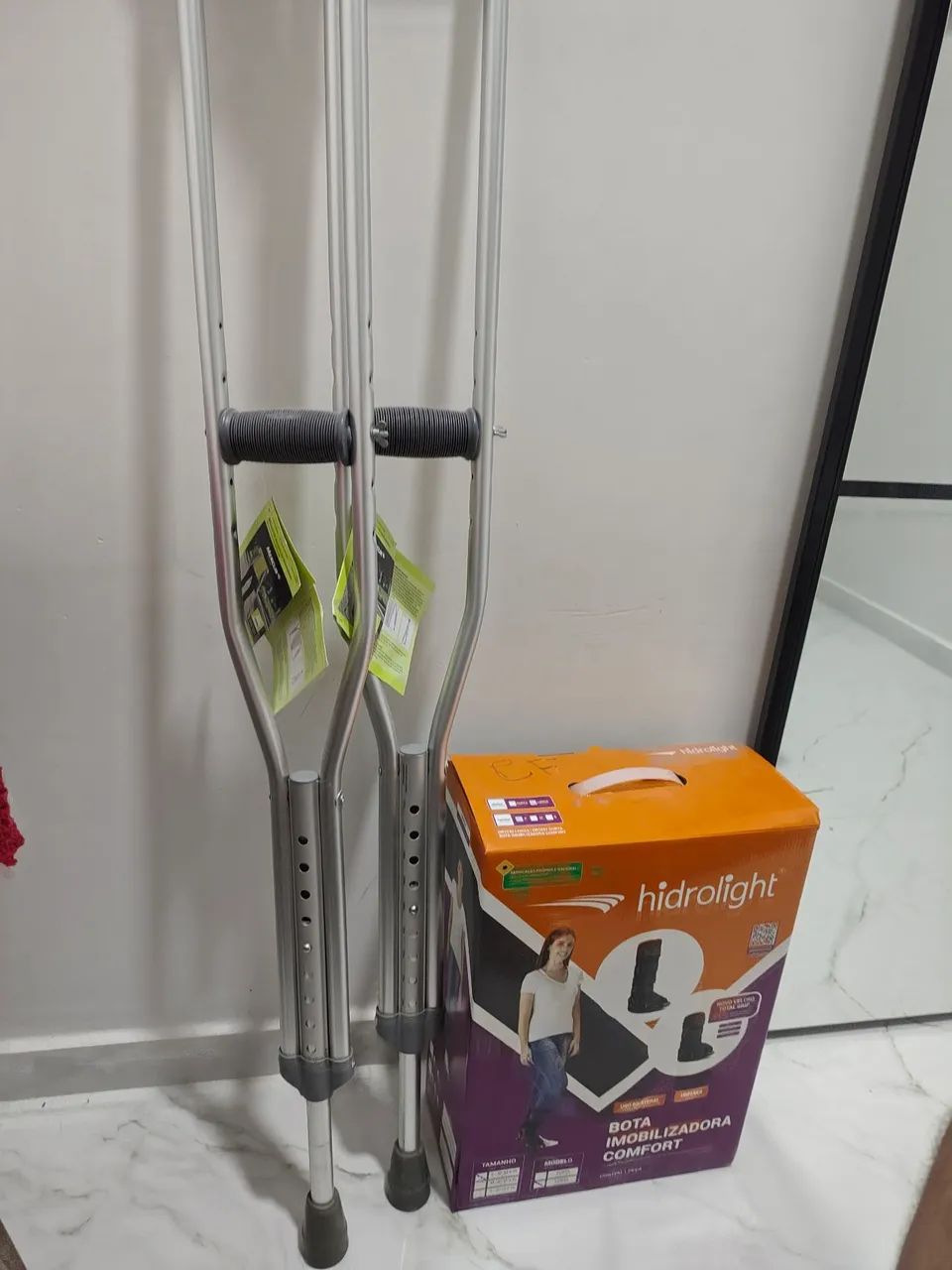 Par de muletas e bota  - Foto 2