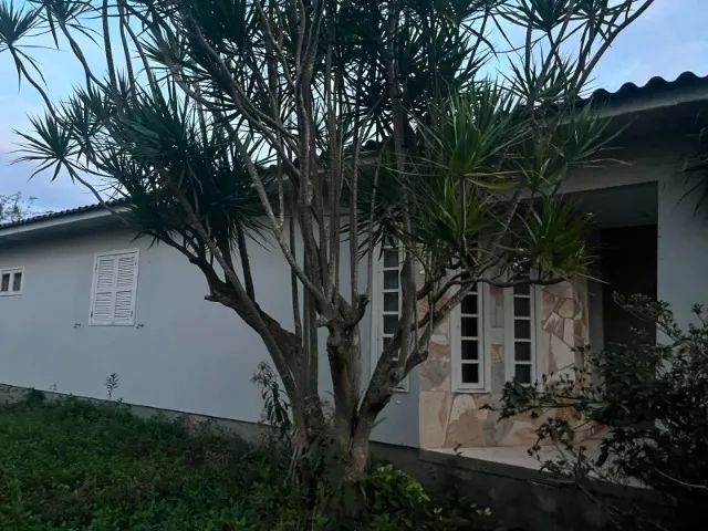 Casa + Edicula  espaçosa com varios quartos e banheiros + Garagem - Foto 5