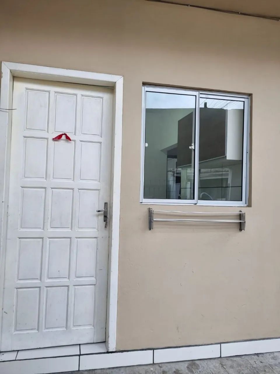 Aluga-se kitnet em Canasvieiras com água e luz incluso 
