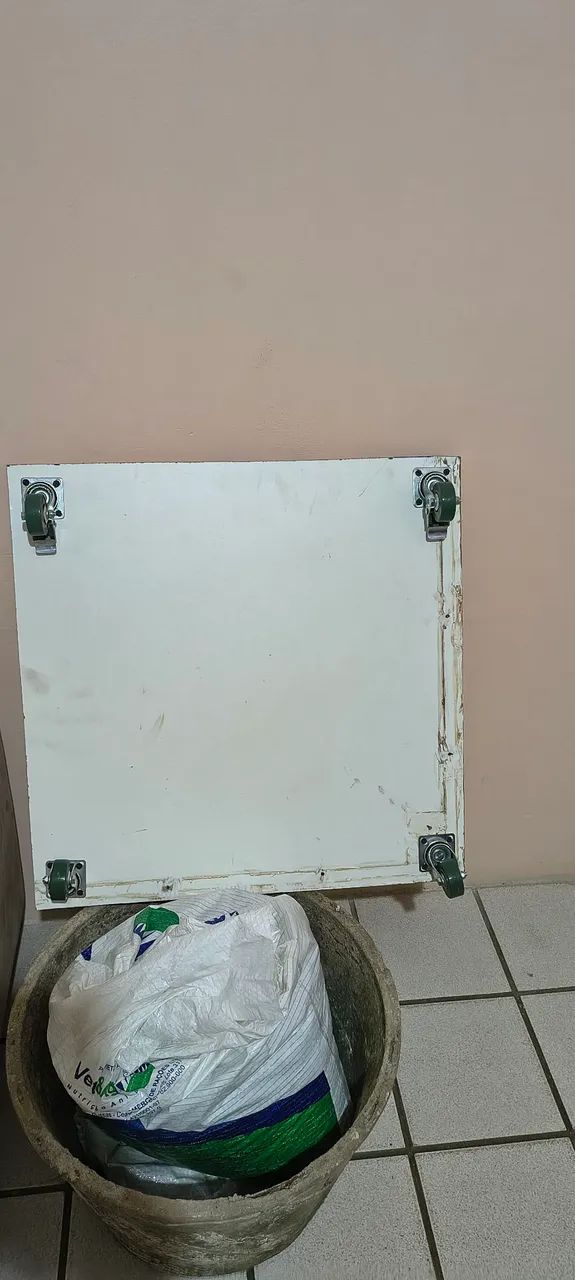 Base com rodízios 