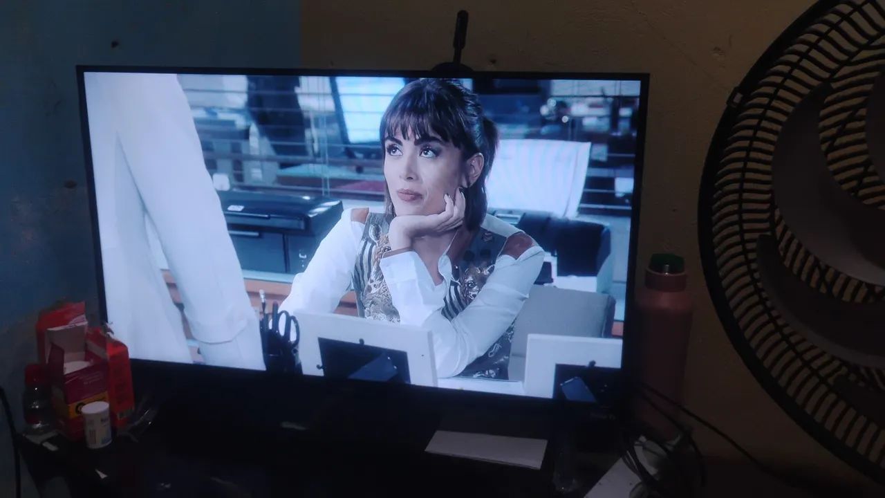 Vendo uma smartv 32 AOC Roku  - Foto 2