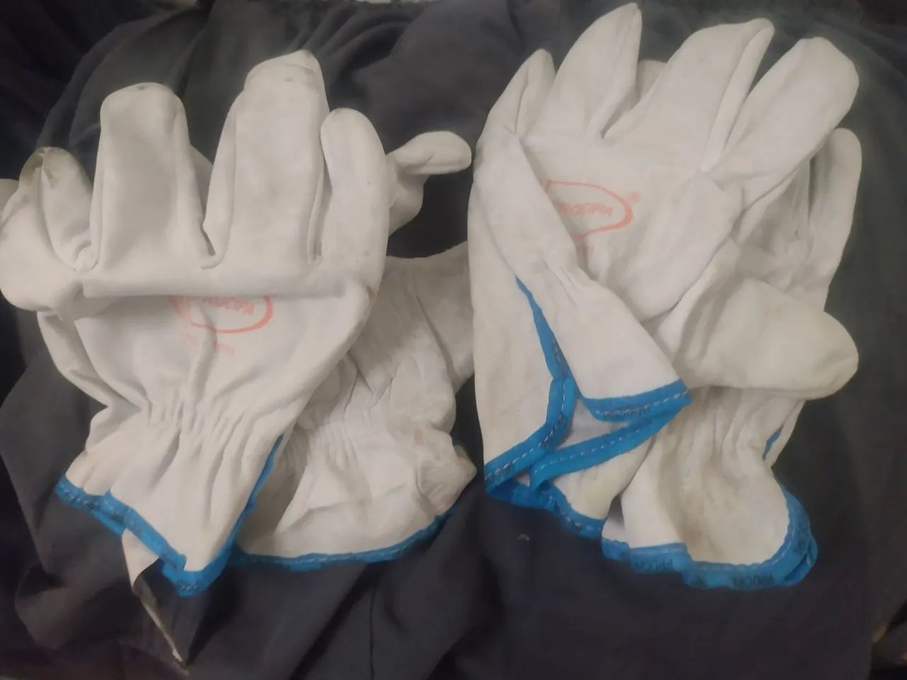  2 Pares de Luva de Couro Nova