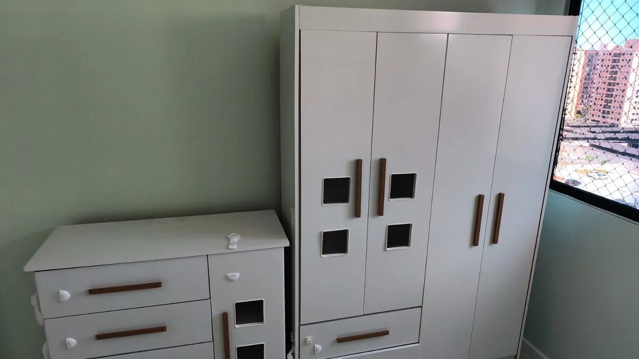 Guarda roupa e cômoda infantil 