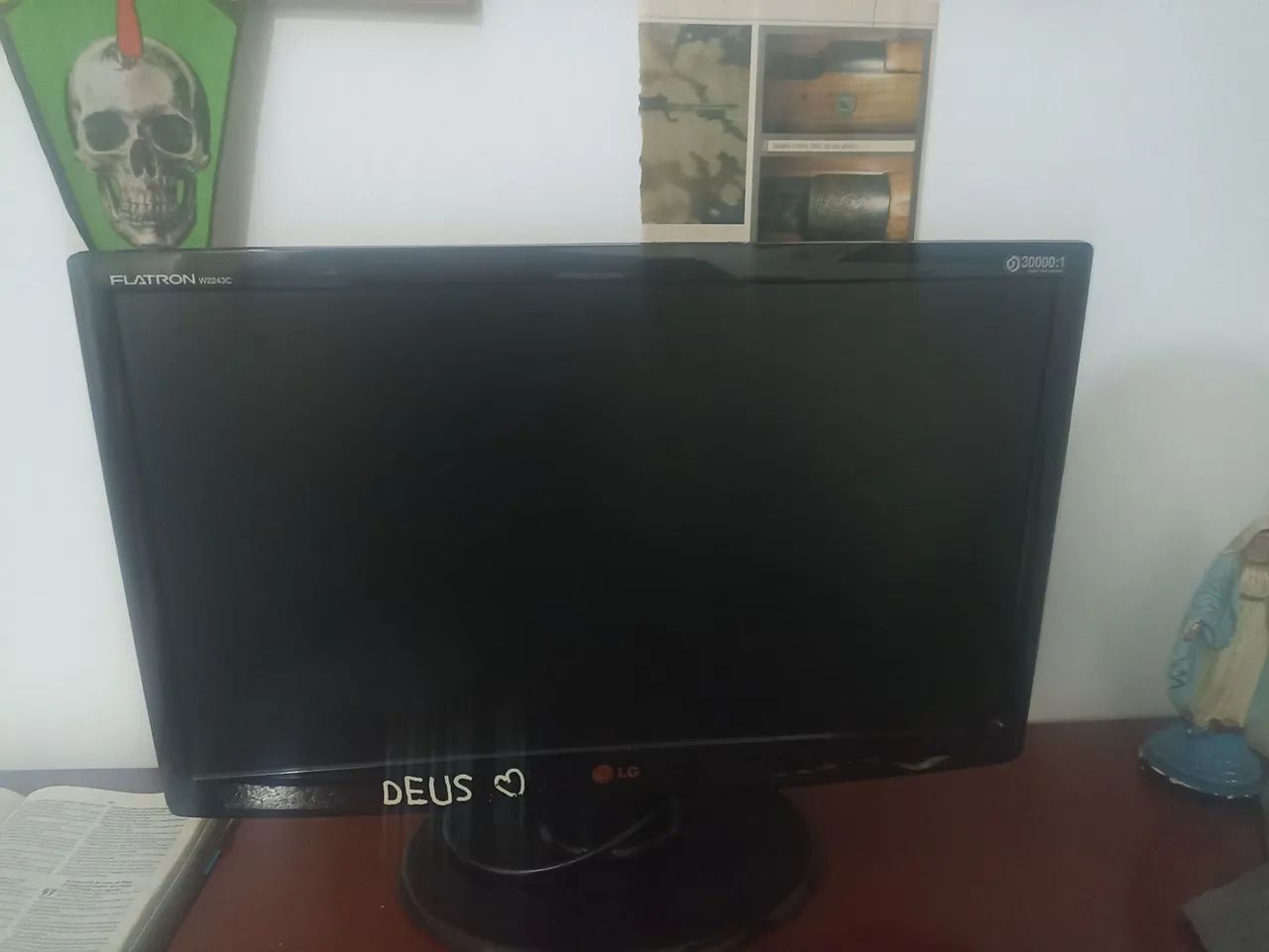Vendo monitor LG Flatron W1643C de 15,6 polegadas, entrada vga.