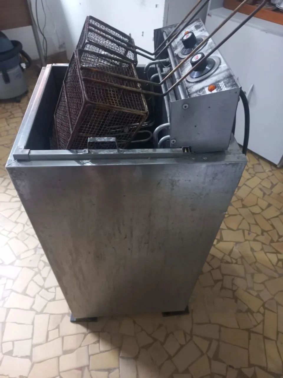 Fritadeira industrial Água e óleo 220w - Foto 2