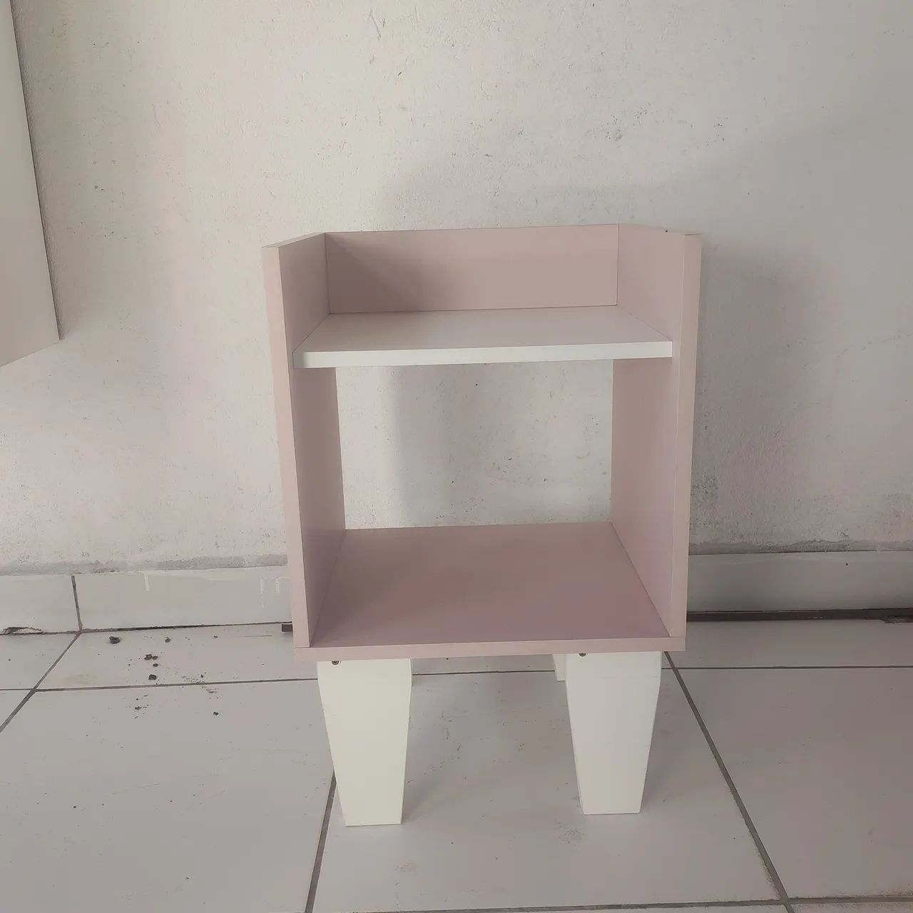 MESA DE CABECEIRA ROSA MILKSHAKE COM BRANCO  - Foto 4