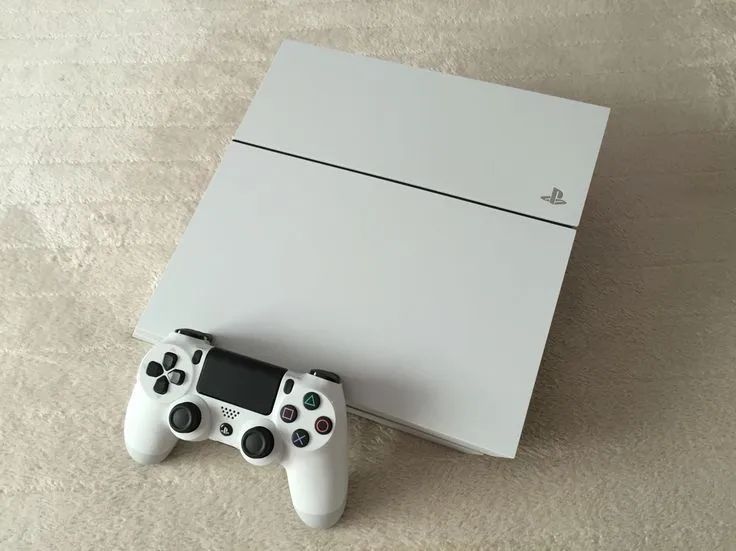 Vende se ps4 fat edição limitada branca 