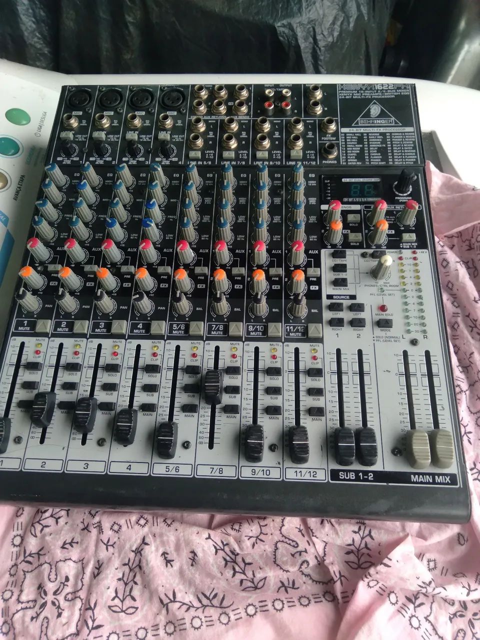 Vendo mesa completa para som