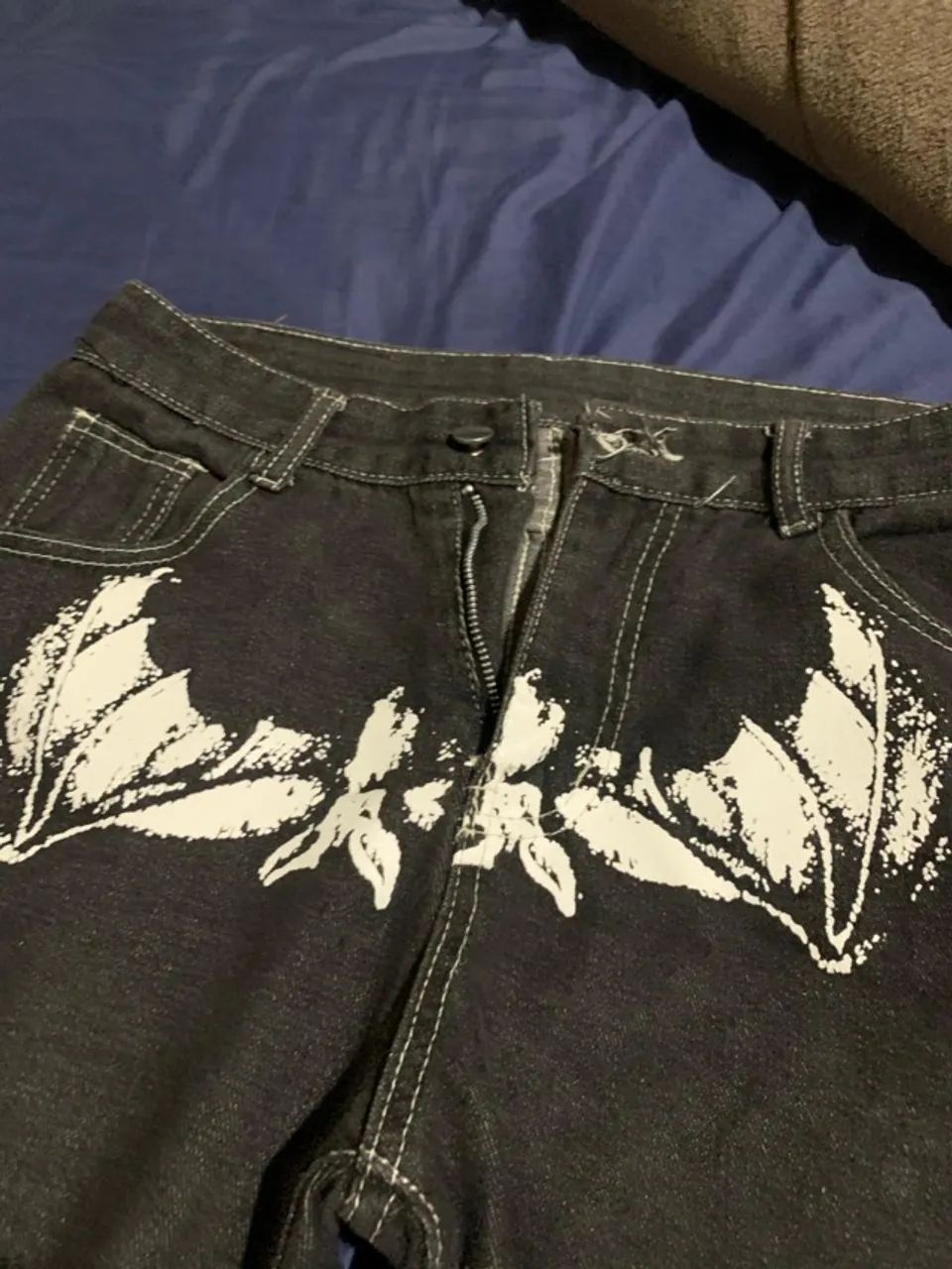 Calça jeans preta y2k morcego e michael mayers.  - Foto 4