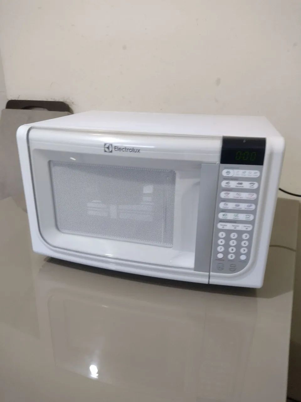 Microondas Electrolux 31 litros, funcionando perfeitamente 