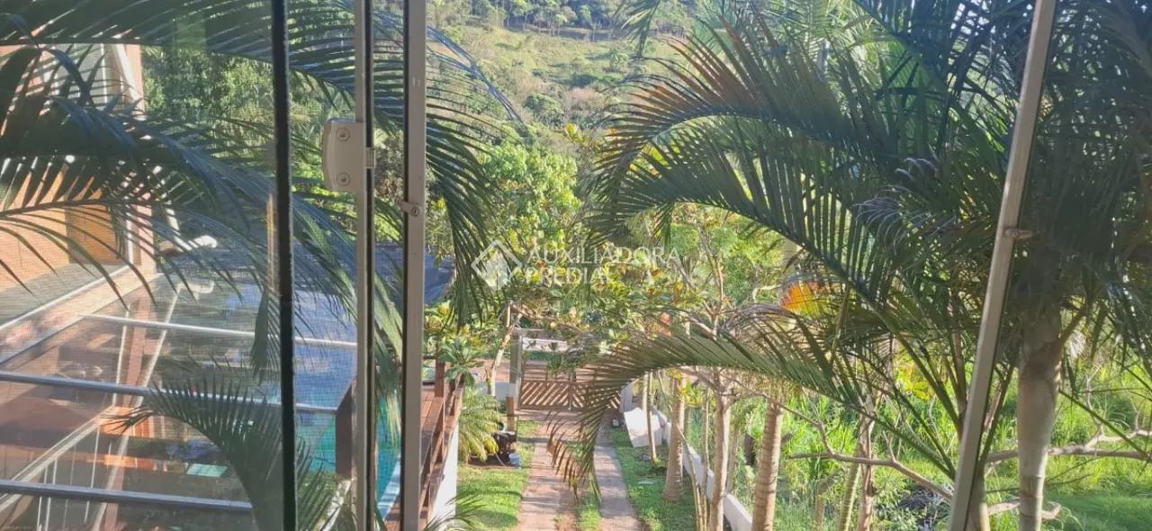 Casa com Piscina e 5 Quartos Cercada pela Natureza no Siriú, Garopaba, SC - Foto 4