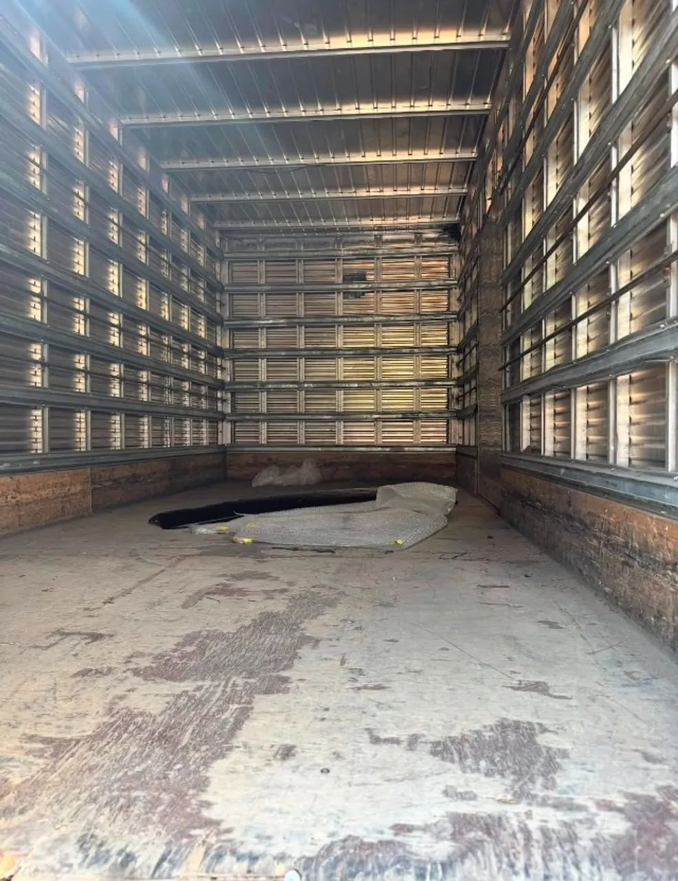 Vw 9.170 4x2 - 2018 Baú  - Foto 5
