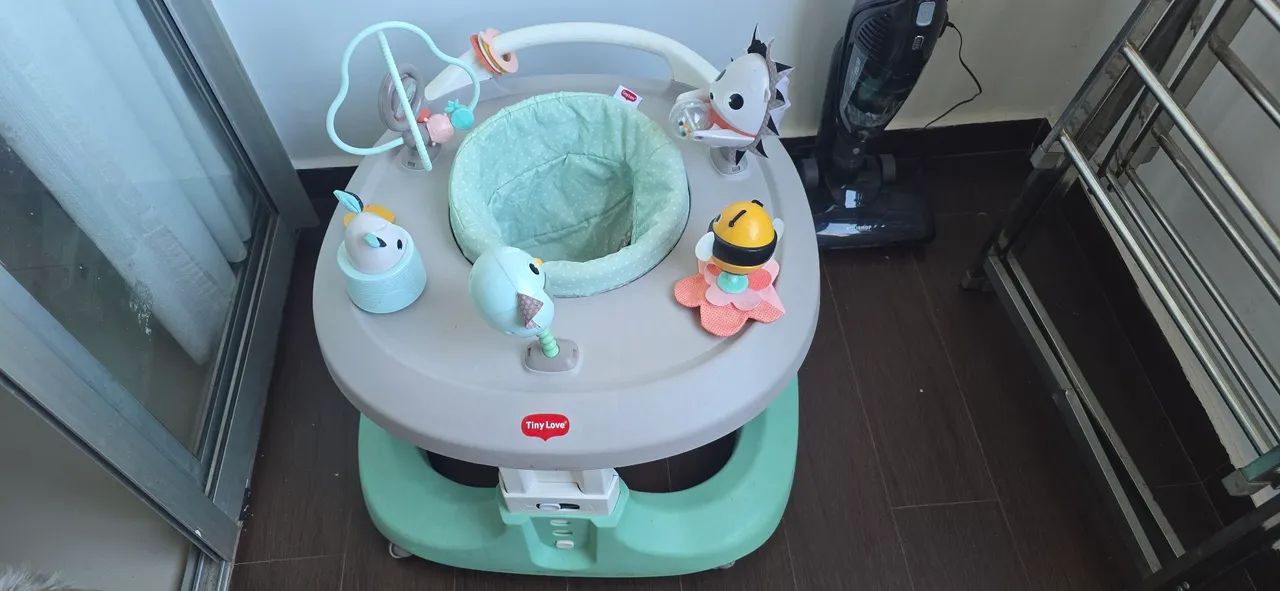 Andador e Centro de atividades Tiny Love