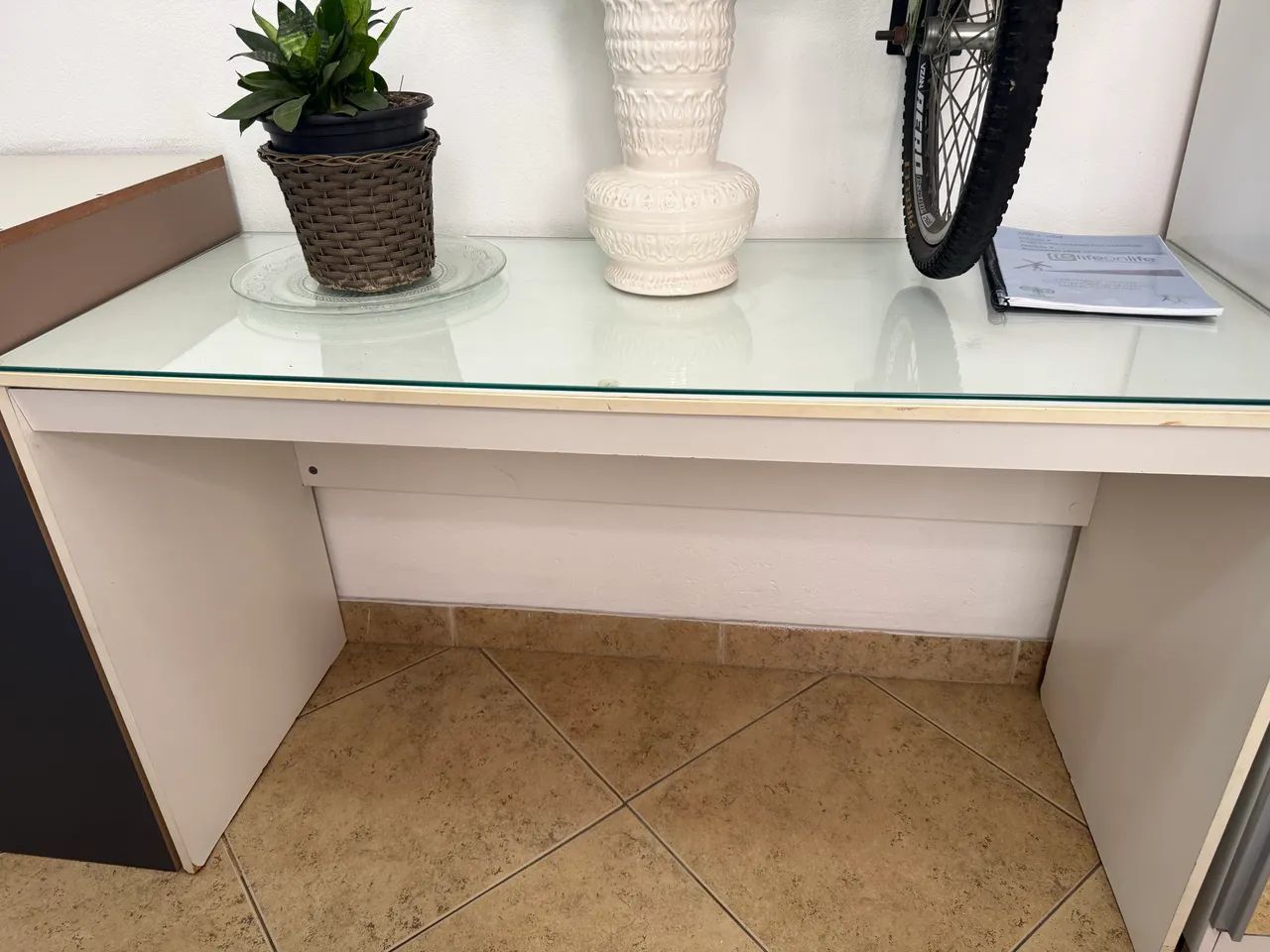 Mesa de Escritório com Vidro  - Foto 3