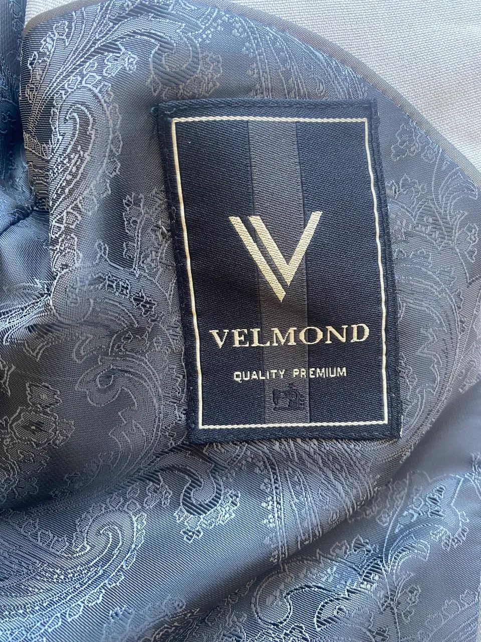 Paletó e calça Velmond cinza claro 