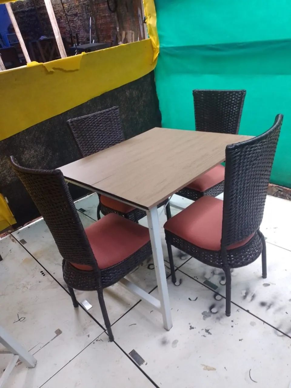 mesa com 4 cadeiras