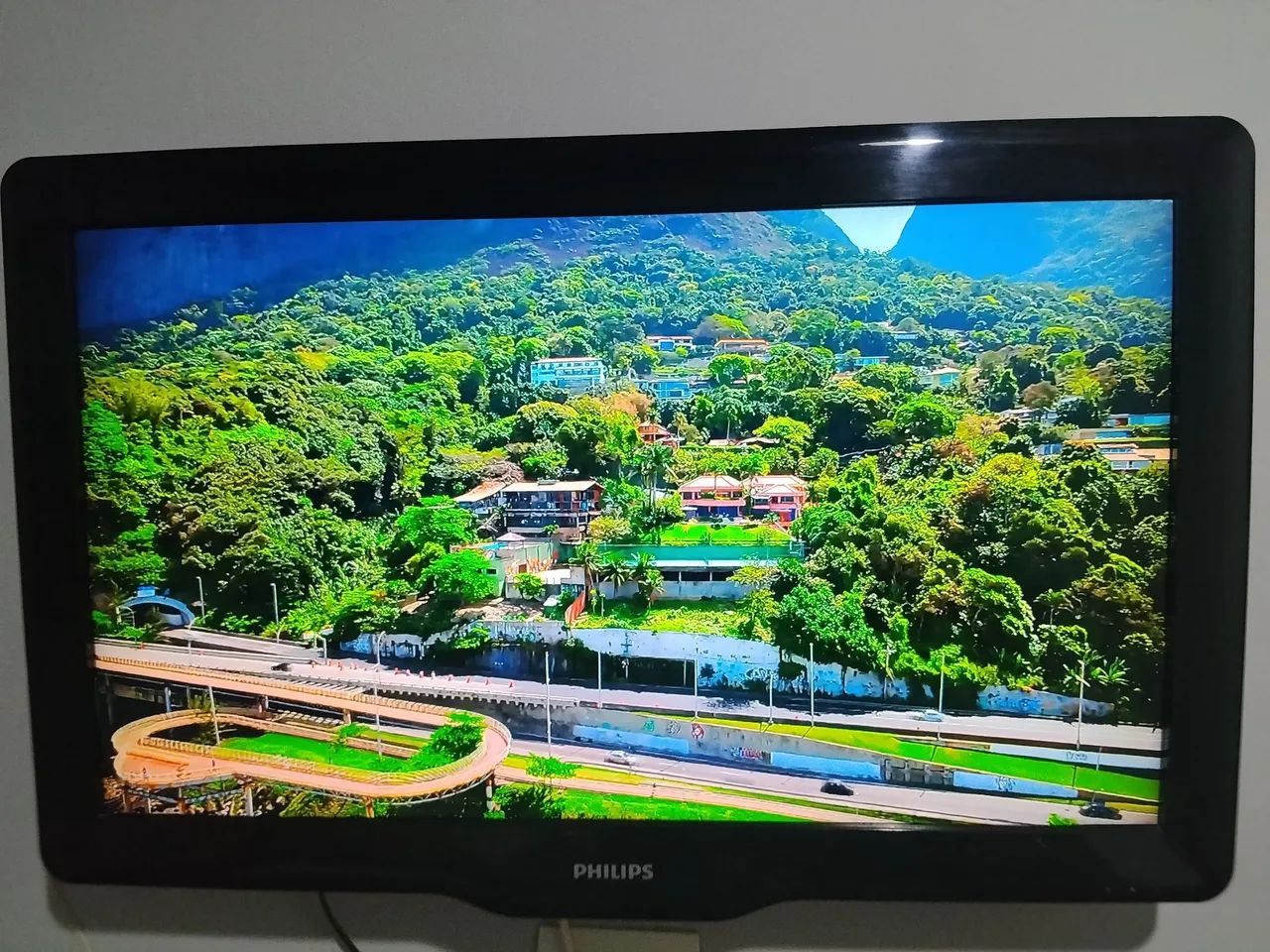 TV Philips 32". Ótimo estado