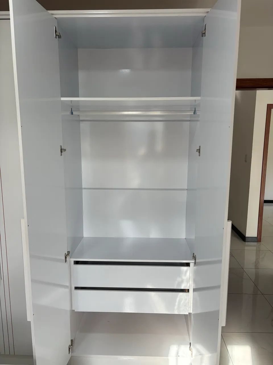 Guarda Roupa MDF 6 Portas / 4 Gavetas  - Foto 4