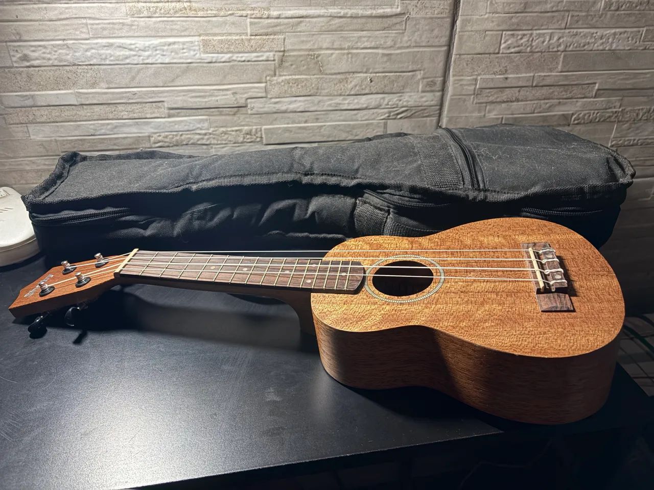 Ukulele Shelby + Case