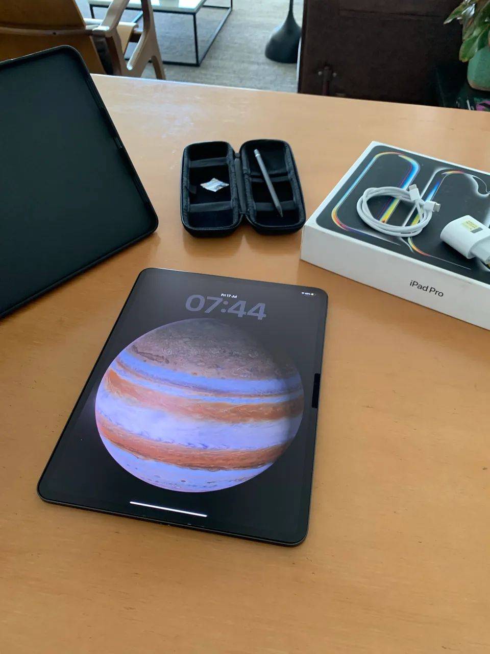 iPad Pro M4 13 Polegadas 256 GB + Caneta + Teclado + Capa | Caixa