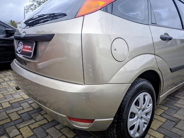 Focus Hatch 1.8 Ano 2003 - Foto 16