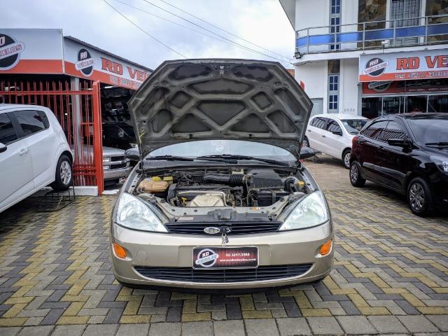 Focus Hatch 1.8 Ano 2003 - Foto 11