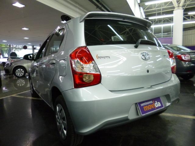 Toyota Etios XS 1.5 Manual - Foto 11