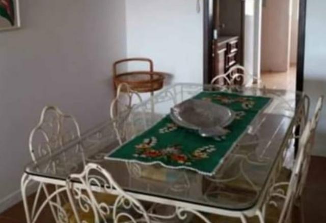 Mesa de jantar de ferro com 06 cadeiras