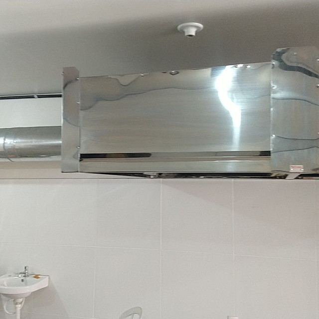 Coifa ,mesa , prateleira , estantes tudo de inox  - Foto 3