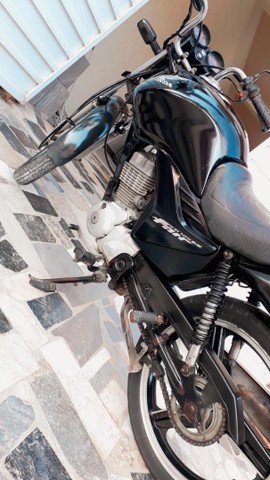 CG FAM 125 EMPLACADINHA.