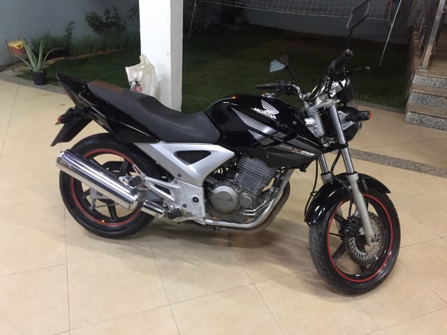 TWISTER 250CC PRETA