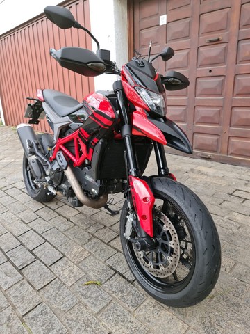 DUCATI HYPERMOTARD 821 -