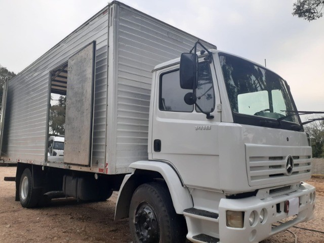 MERCEDES 1418COM BAÚ