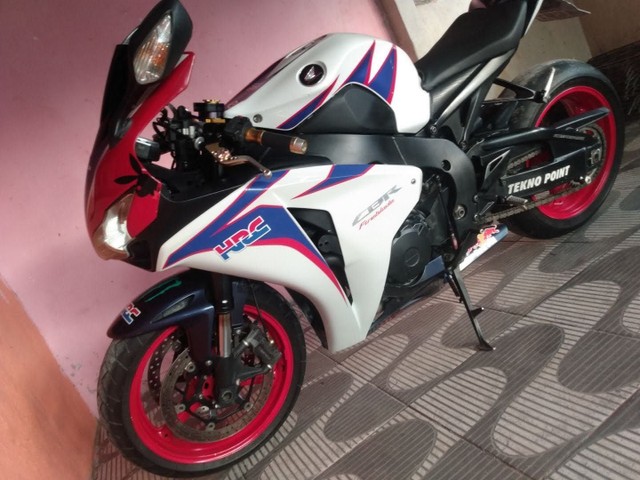 CBR 1000RR HRC MODELO CAPITÃO AMÉRICA